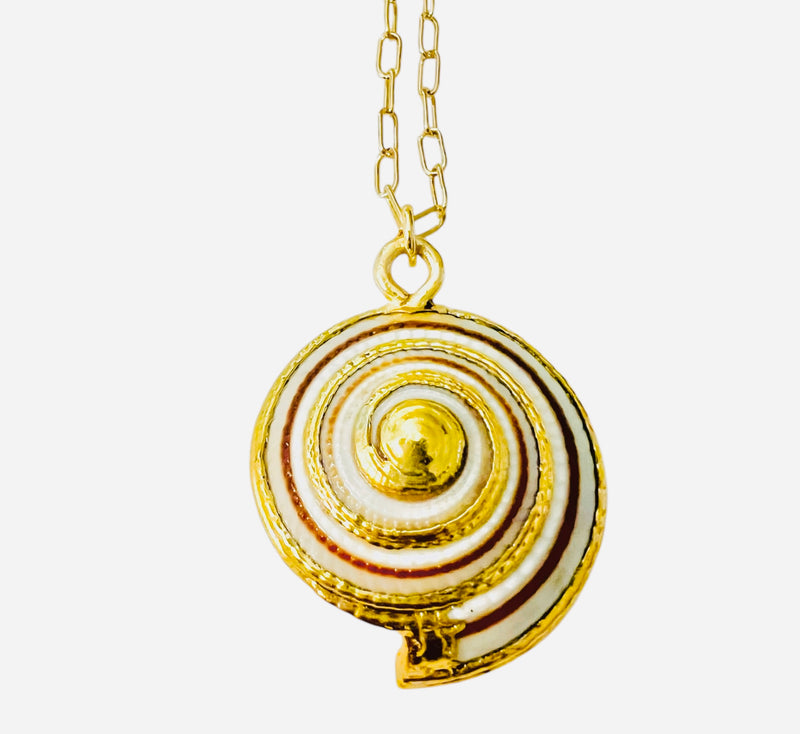 Sant-Tropez Gold Shell Pendant Necklace
