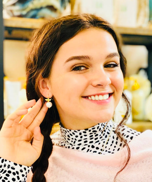 Bee Pearl Earring